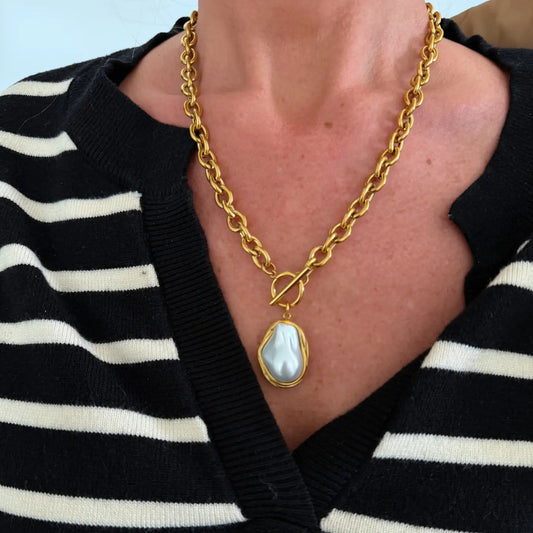 The Luxe Pearl Toggle Necklace